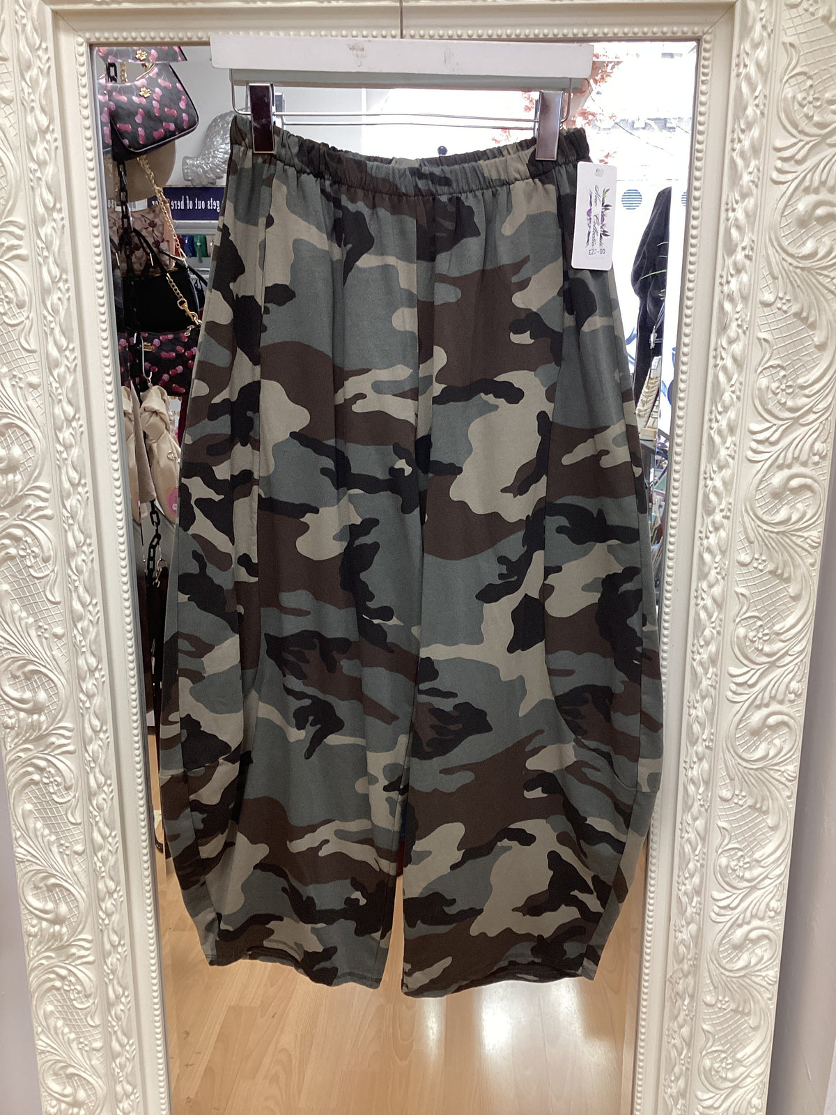 Talia camouflage barrel leg trouser