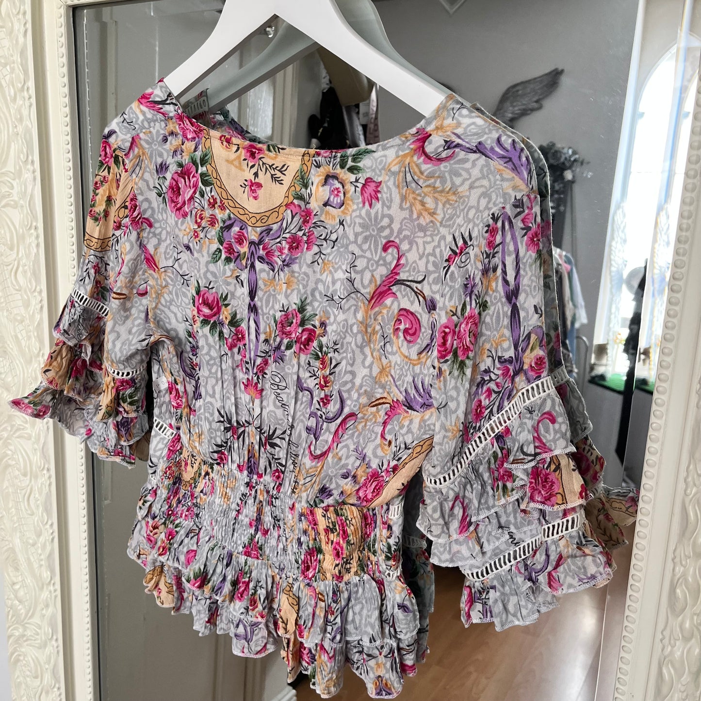 NJ Couture Beatnik Philosophy Grey Floral Ruffle Blouse – Size S NJCB18