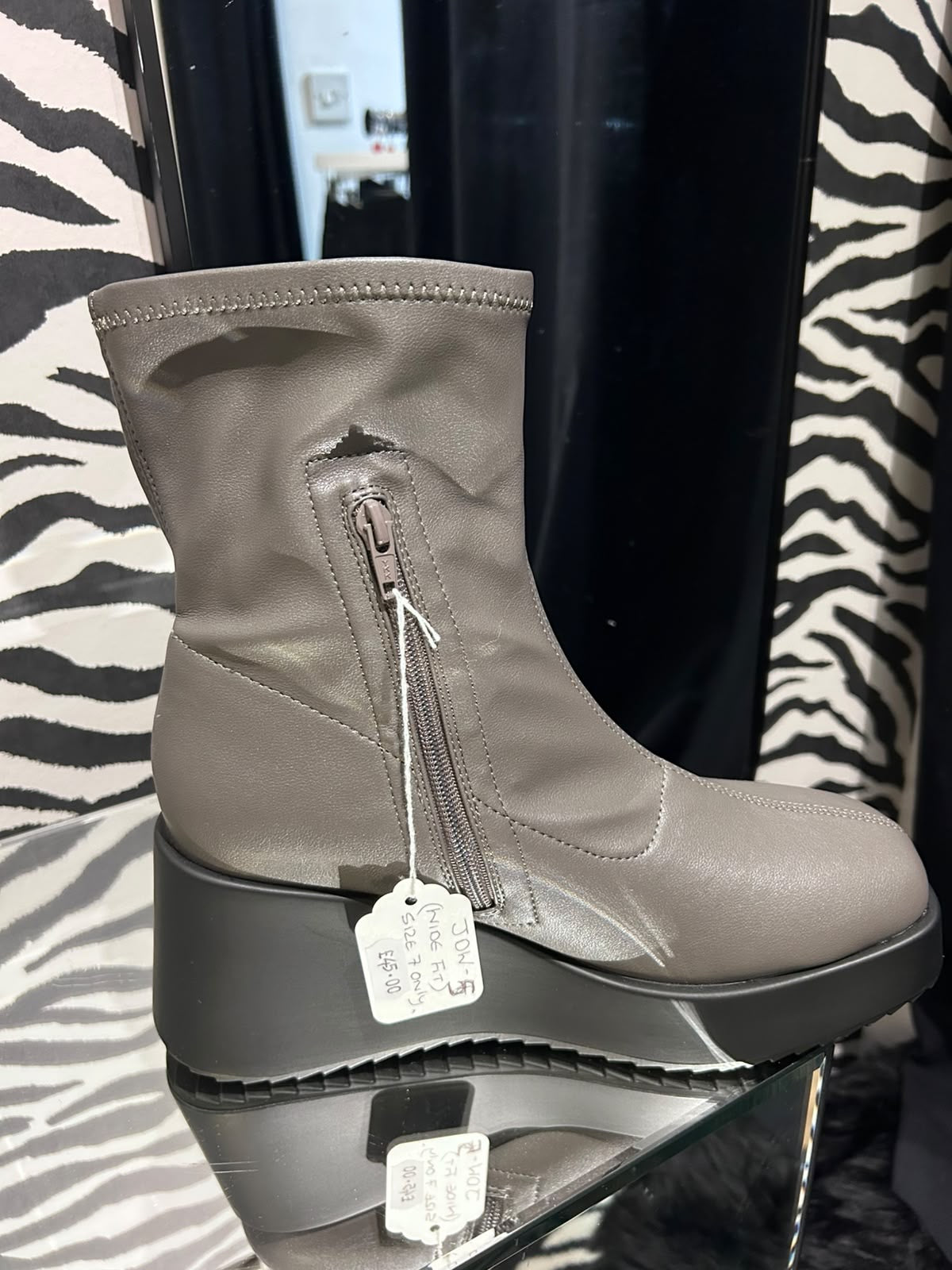 JDW5 Grey Taupe Wide Fit Platform Wedge Ankle Boots – Size 7