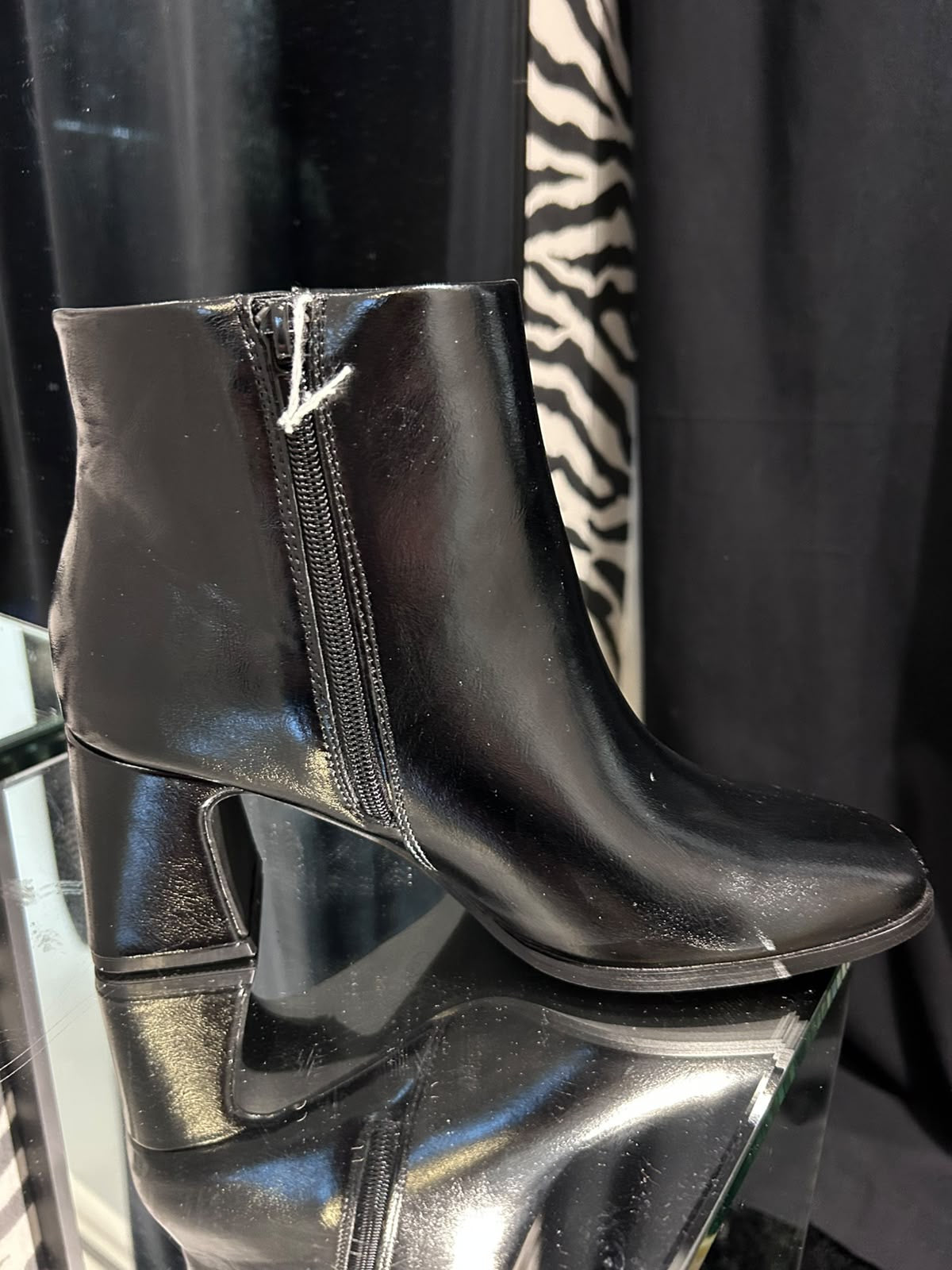 JDW-4 Black Leather-Look Block Heel Ankle Boots – Size 6