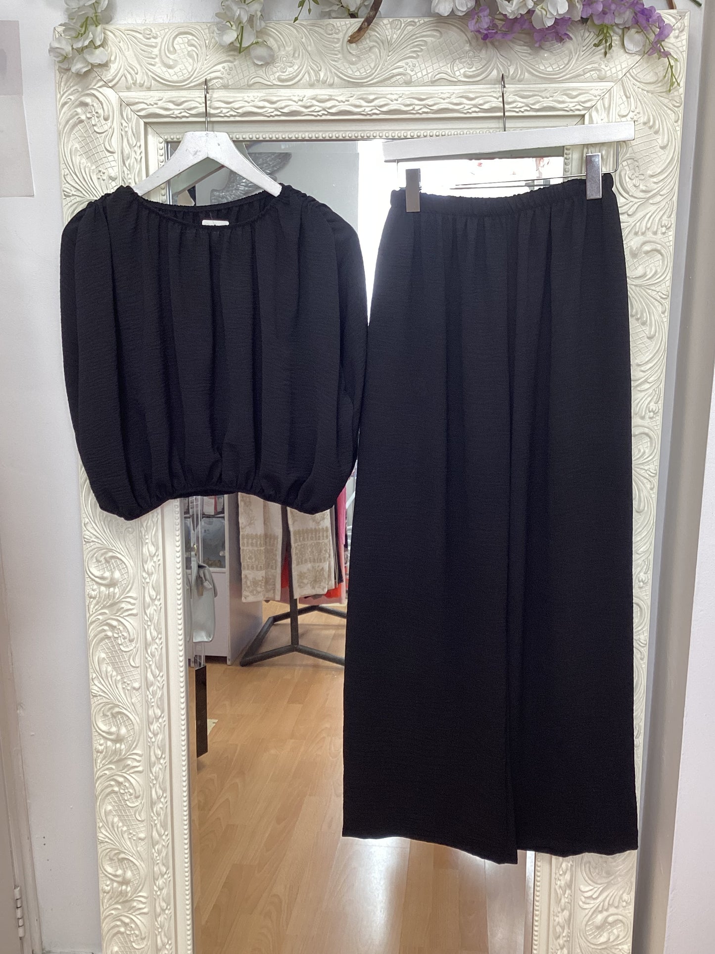 Two-Piece Set - Bubble Top & Wide-Leg Pants