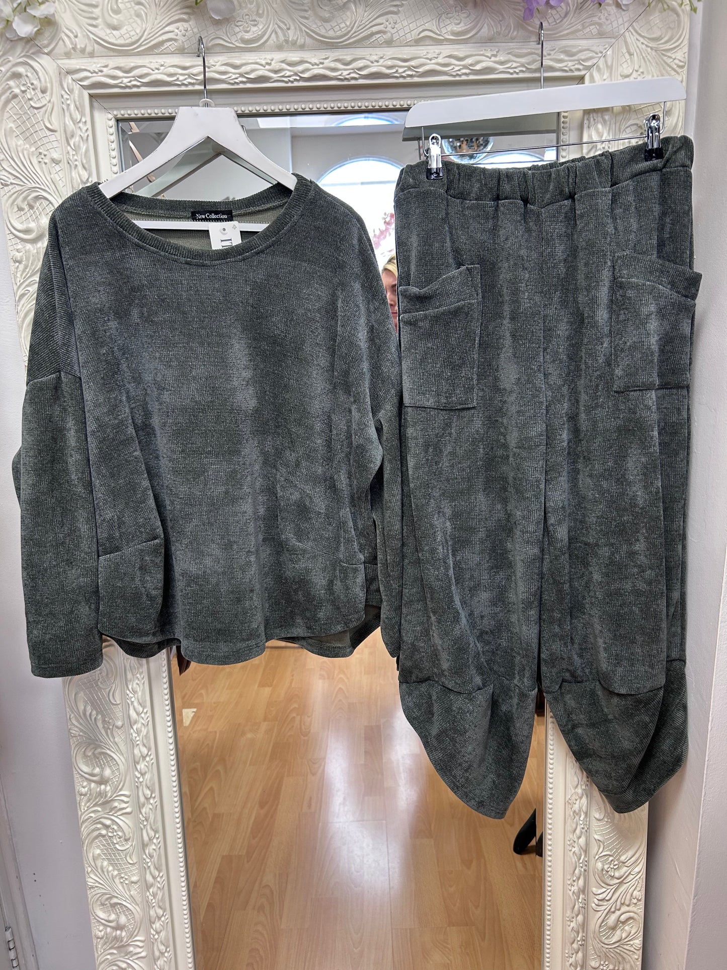 Fliss - Soft Touch Relaxed Two Piece Trouser Set – One Size Fits Up To 16