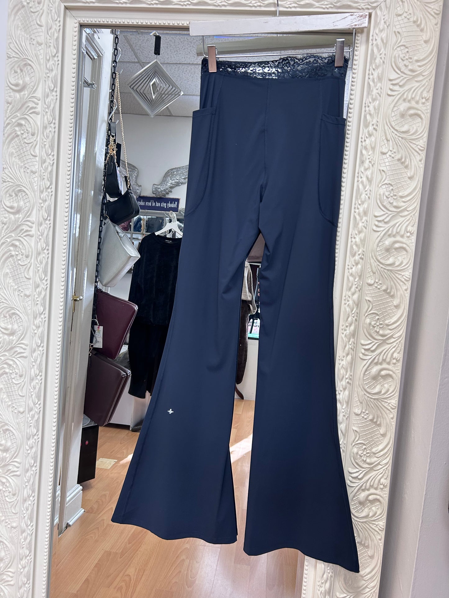 Halara UltraSculpt Lace Waist Flare Leggings – Navy – Size S Regular H4