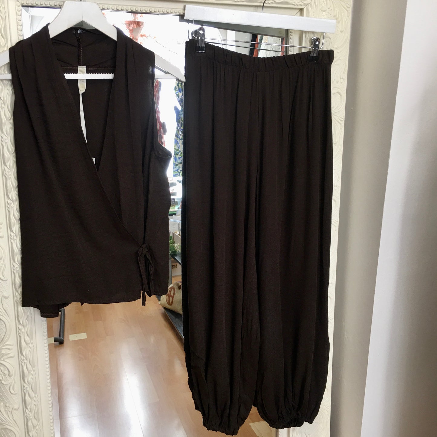 Verity co ord with sleeveless tie top & cuffed trousers