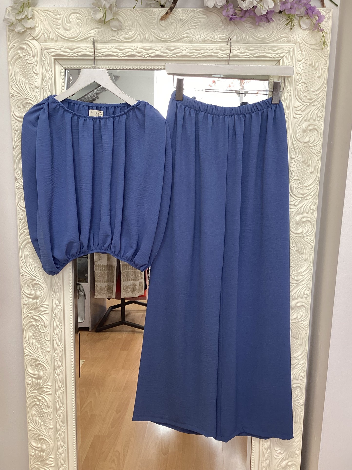 Two-Piece Set - Bubble Top & Wide-Leg Pants