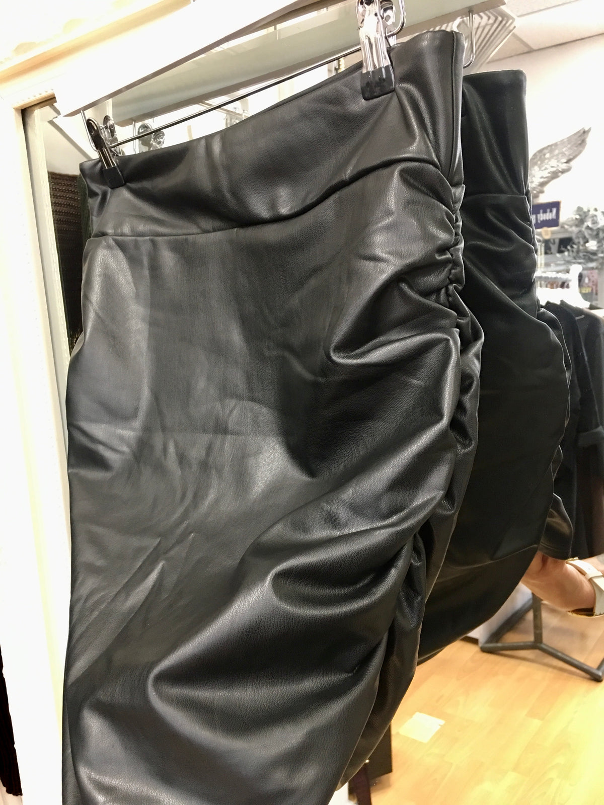 Halara Black Faux Leather Ruched Skirt – Size M H10