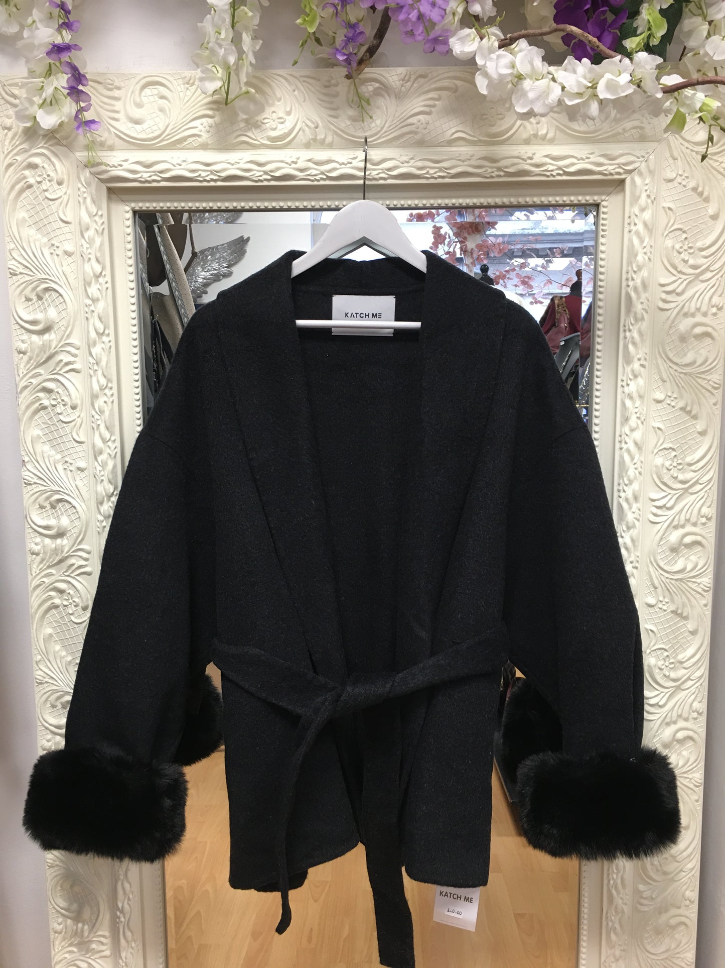 KATCH ME coat