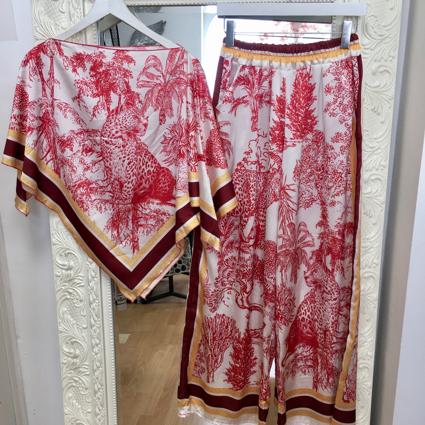 Rose - Two Piece Set with Handkerchief Top