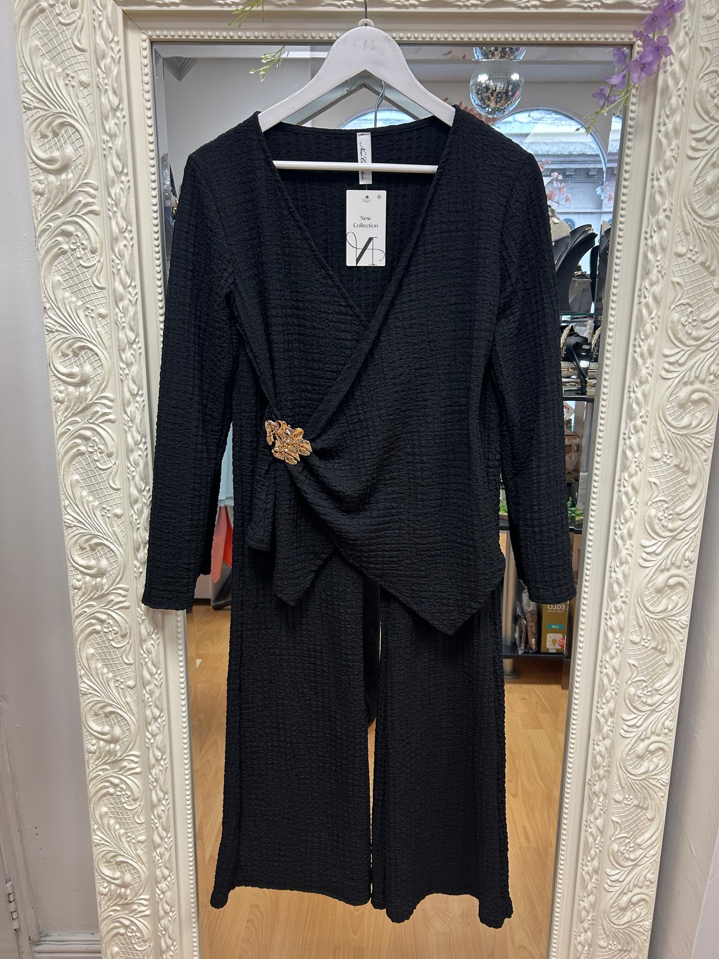 Willow Set with gold Emblem