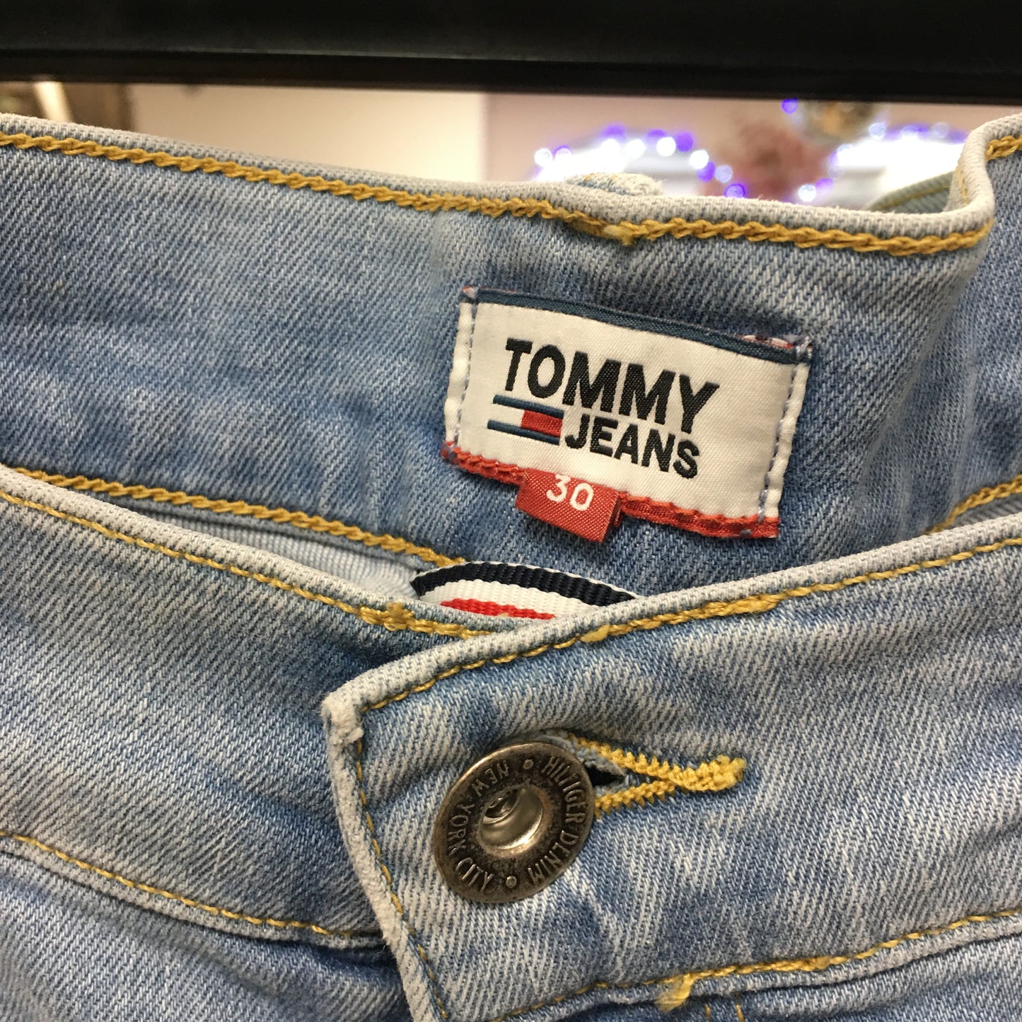 196 Tommy H jeans