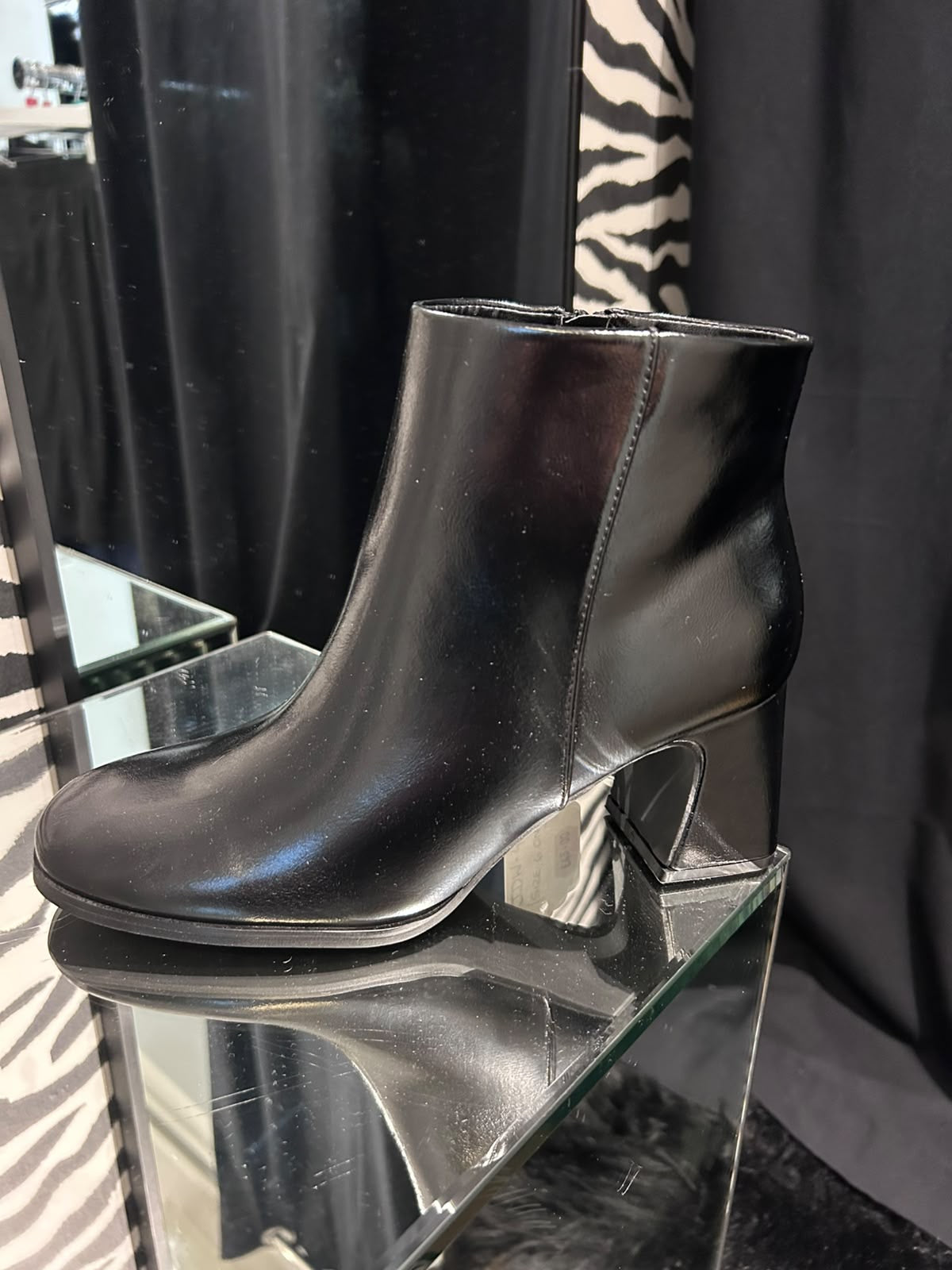 JDW-4 Black Leather-Look Block Heel Ankle Boots – Size 6
