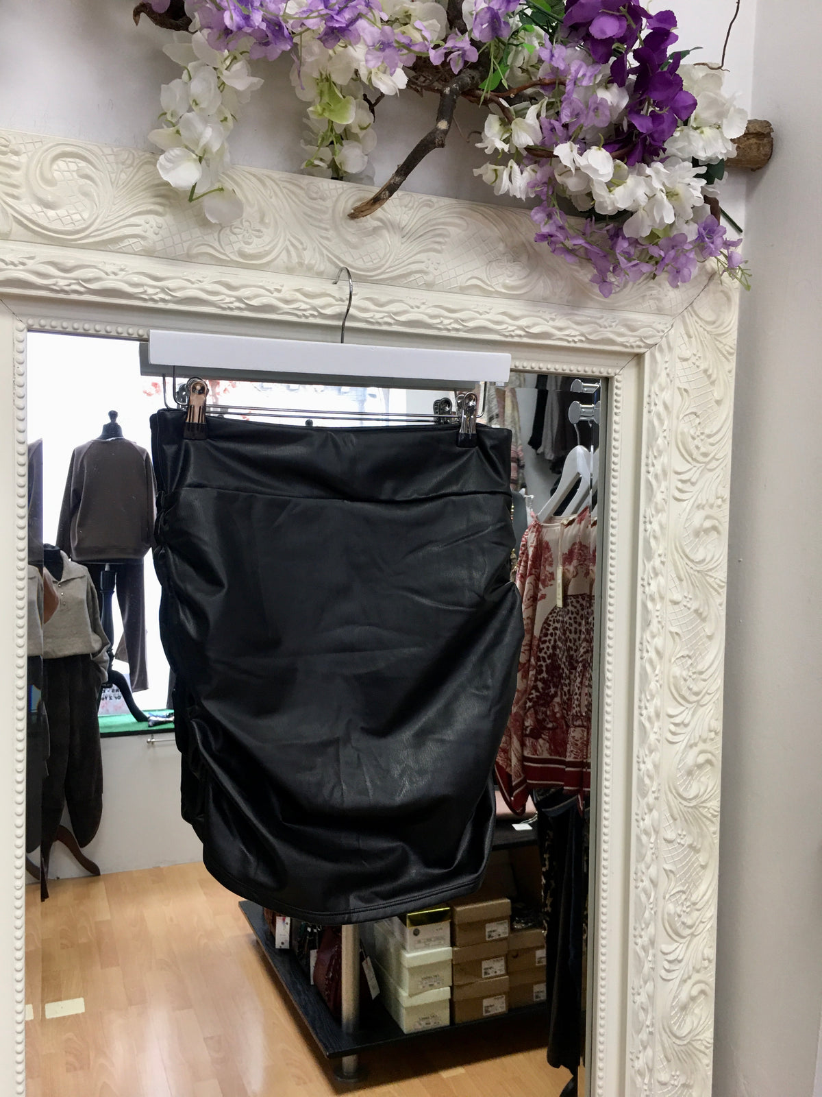 Halara Black Faux Leather Ruched Skirt – Size M H10