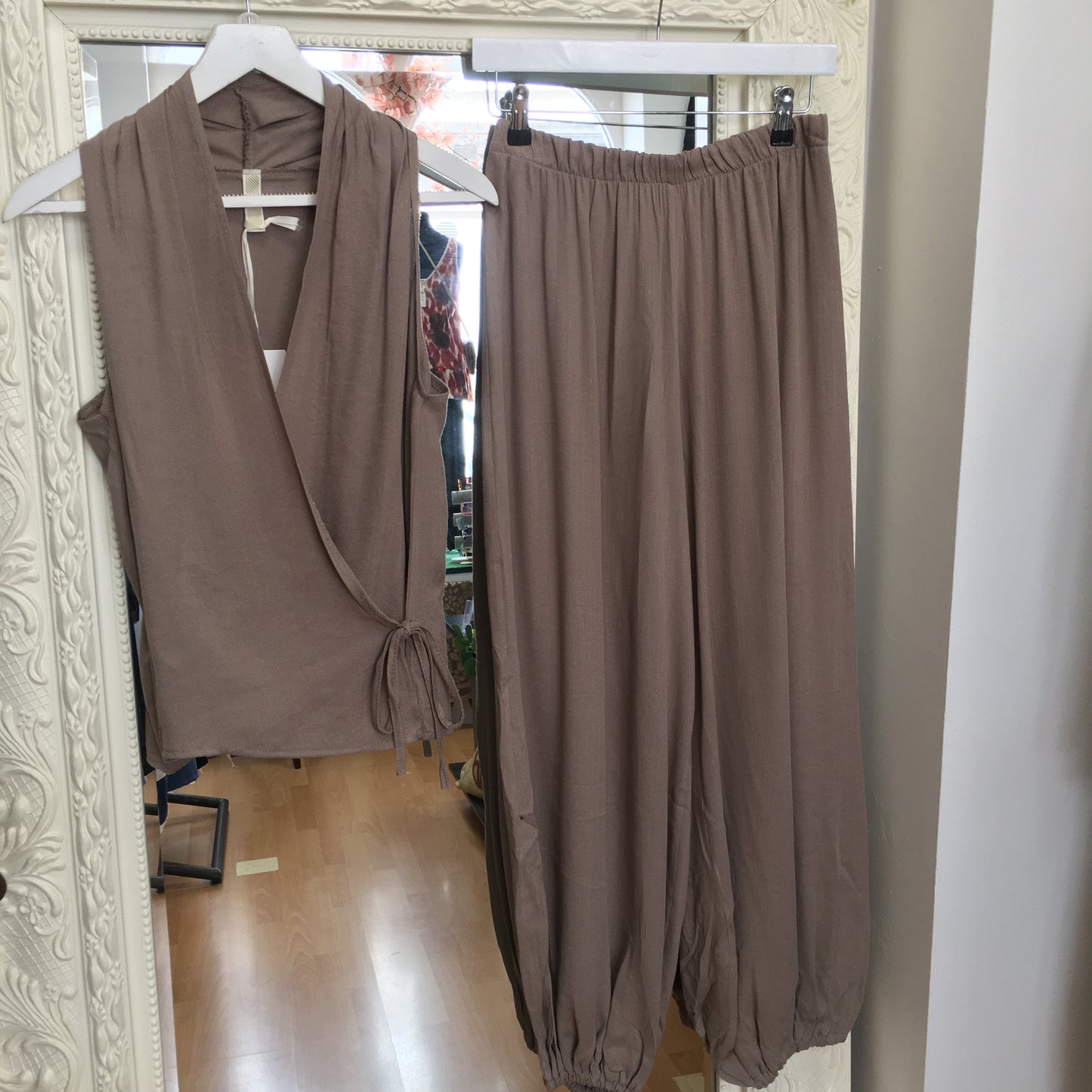 Verity co ord with sleeveless tie top & cuffed trousers