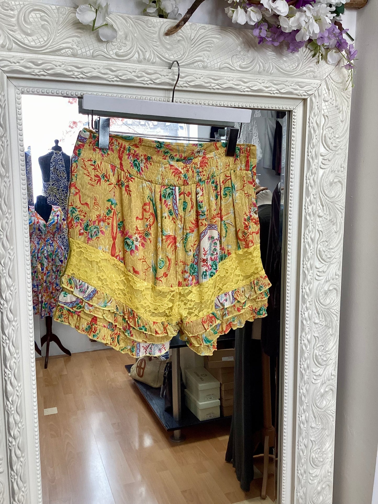 NJ Couture Beatnik Philosophy - Yellow Floral Boho Frill Shorts size L NJC23