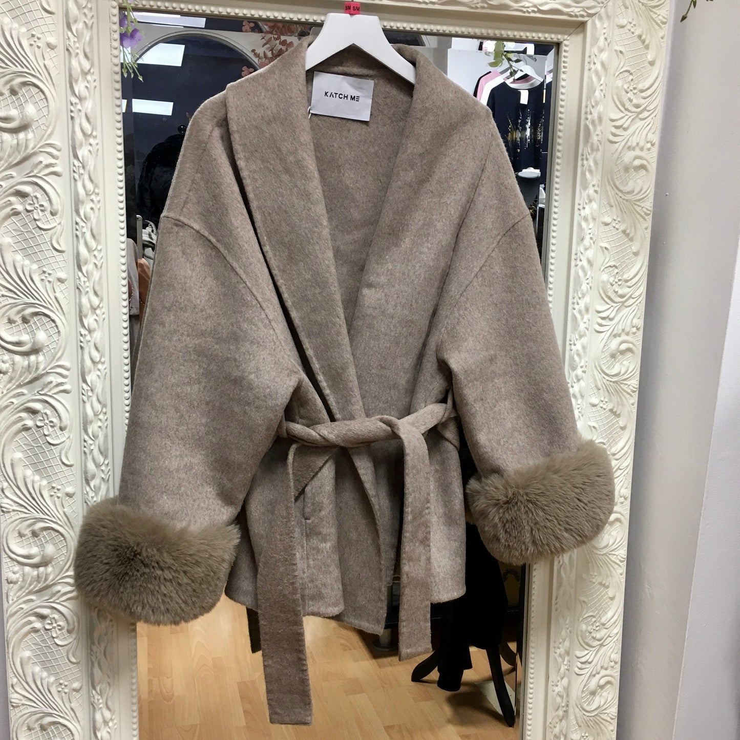 KATCH ME coat