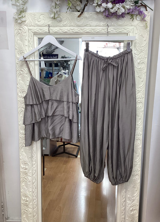 Summer - Crinkle Satin Two-Piece Set - Tiered Cami & Harem Jogger Pants Set
