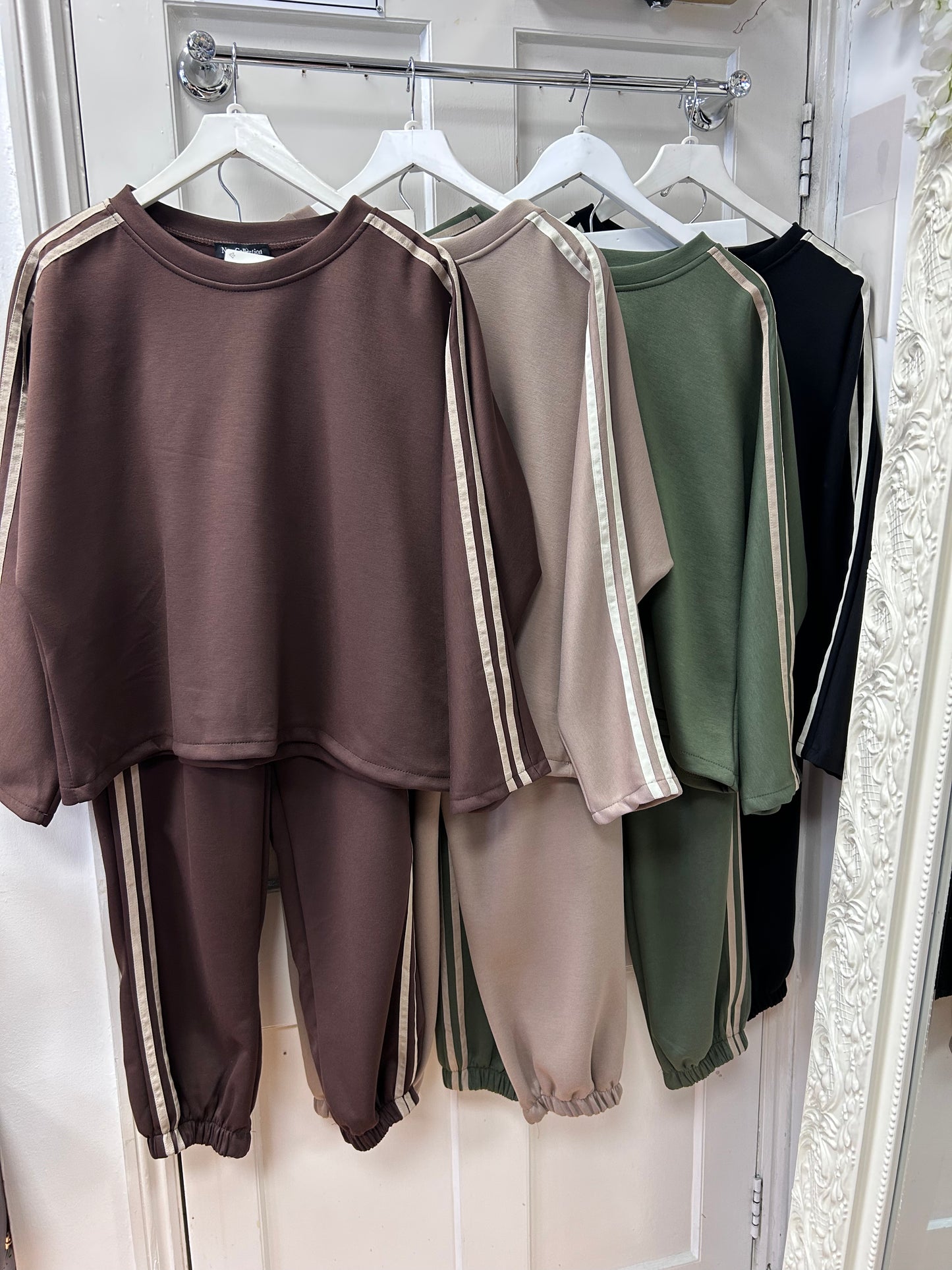 Adina set