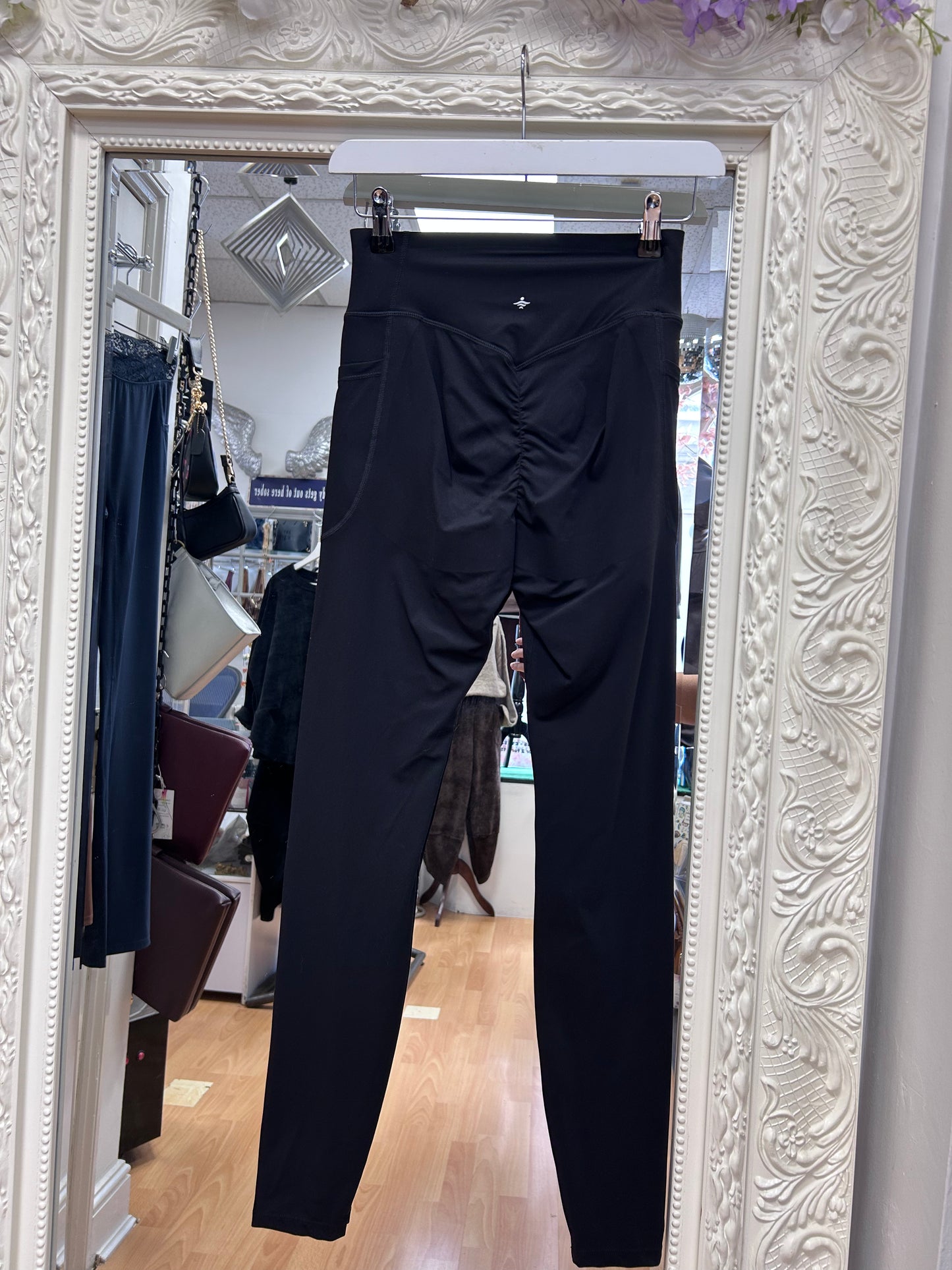 Halara UltraSculpt Black Scrunch Butt Leggings with Pockets – Size S H1