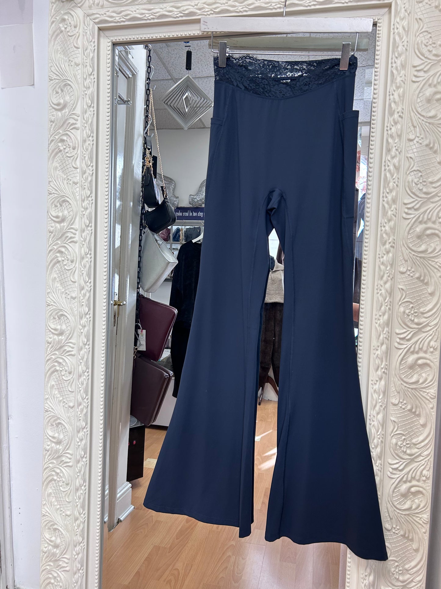 Halara UltraSculpt Lace Waist Flare Leggings – Navy – Size S Regular H4